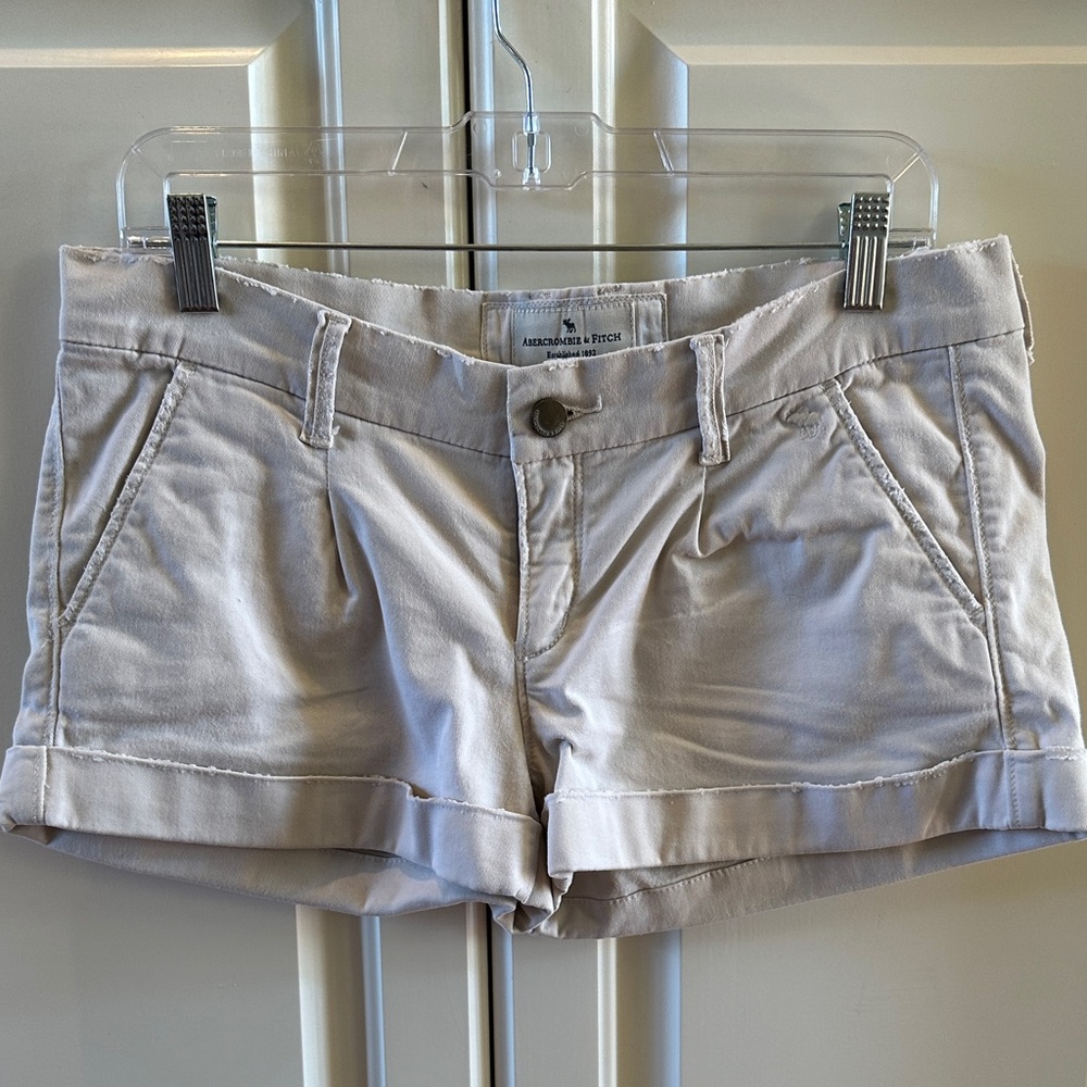 Abercrombie & Fitch khaki shorts 6
